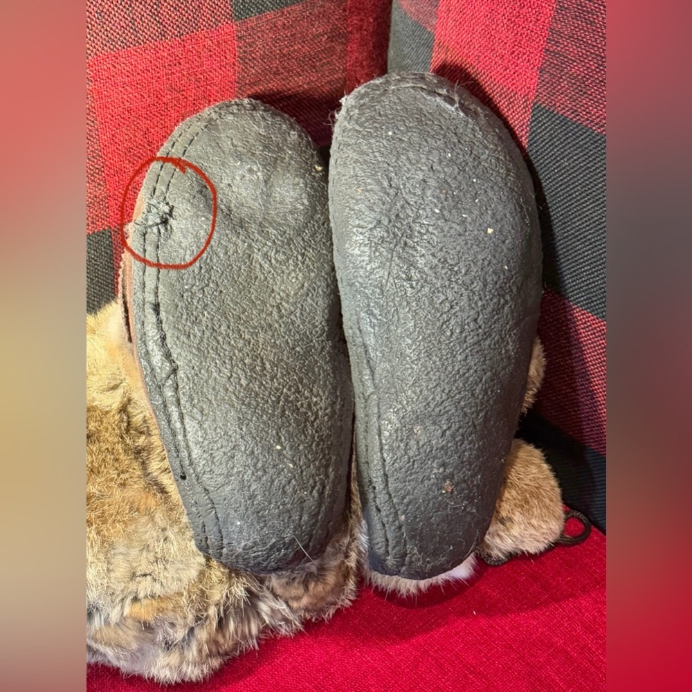 Traditional mid calf mukluks with gum rubber sole - Picture 6 of 6